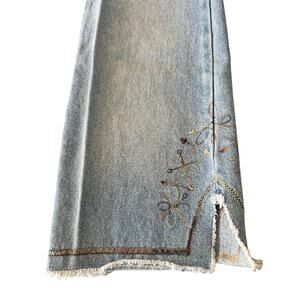 100% Cotton High Waist Light Wash Blue Jeans With Embroidery Size 7